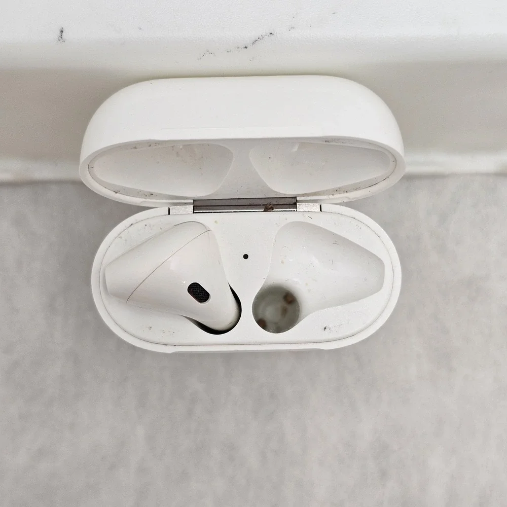 Apple Charging Case for AirPods 1st/2nd Gen. - A1602 + Working Left Air Pod